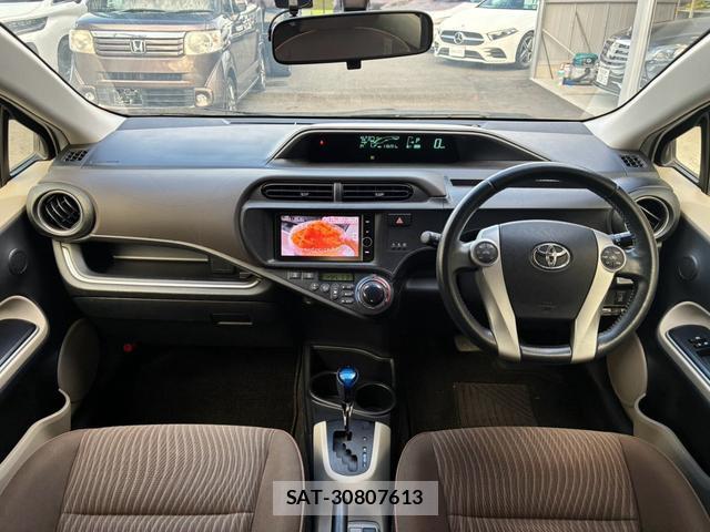 Toyota AQUA 2014-12 8646954-2