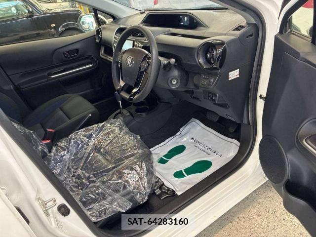 Toyota AQUA 2021-08 8647009-5
