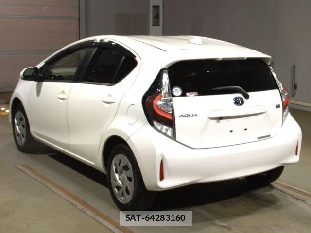 Toyota AQUA 2021-08 8647009-9
