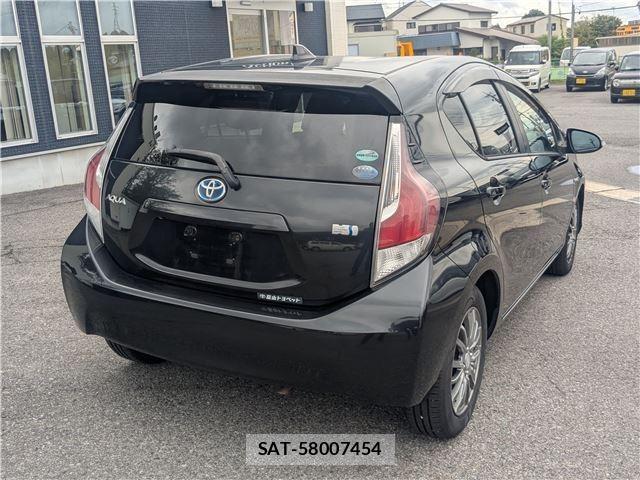 Toyota AQUA 2015-06 8647232-1