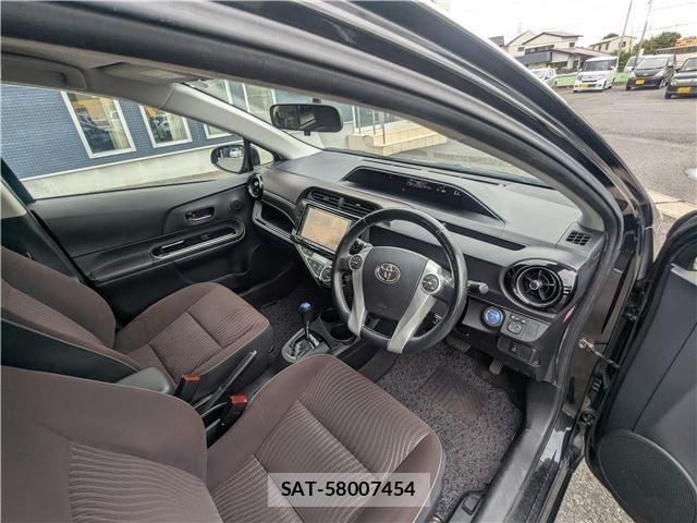 Toyota AQUA 2015-06 8647232-10