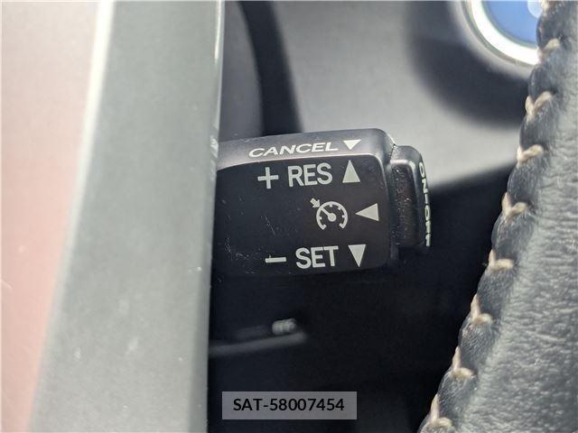 Toyota AQUA 2015-06 8647232-17