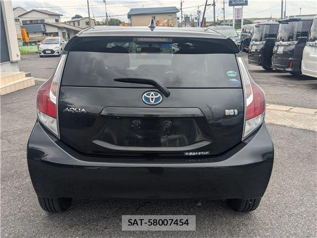 Toyota AQUA 2015-06 8647232-5