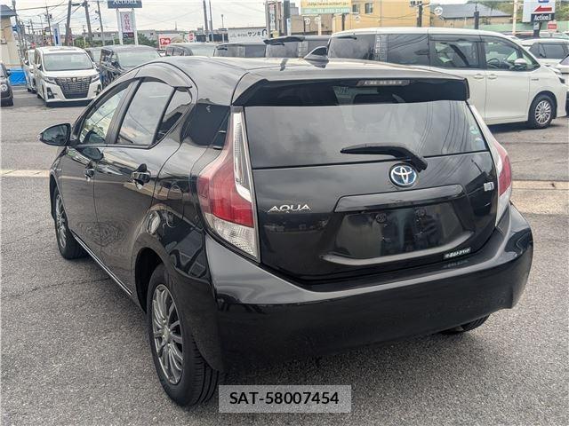 Toyota AQUA 2015-06 8647232-6