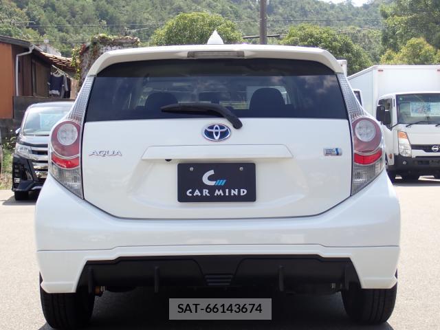Toyota AQUA 2012-08 8647267-1