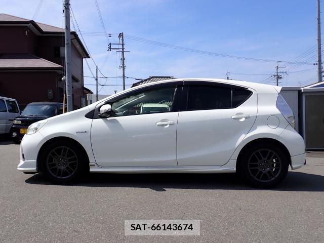 Toyota AQUA 2012-08 8647267-10