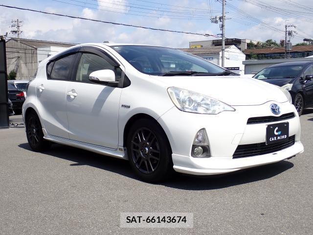 Toyota AQUA 2012-08 8647267-11