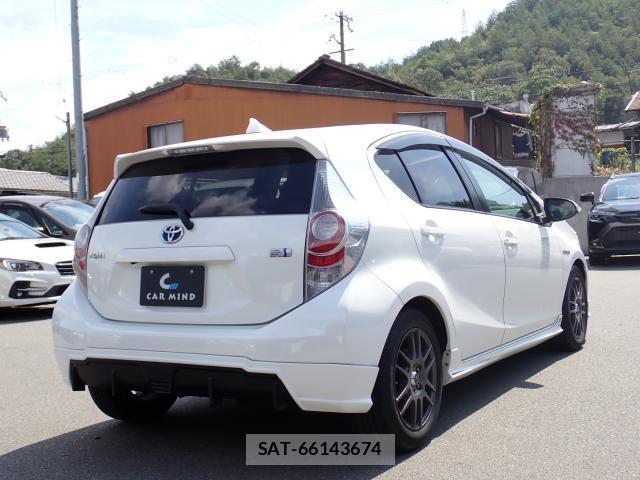 Toyota AQUA 2012-08 8647267-13