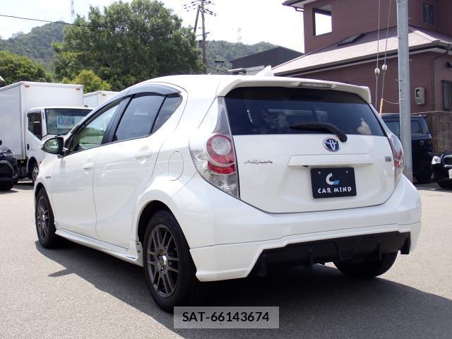 Toyota AQUA 2012-08 8647267-14