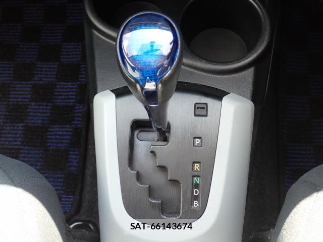 Toyota AQUA 2012-08 8647267-15