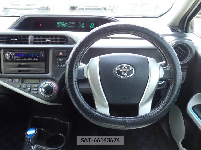 Toyota AQUA 2012-08 8647267-17