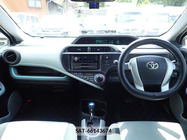 Toyota AQUA 2012-08 8647267-2