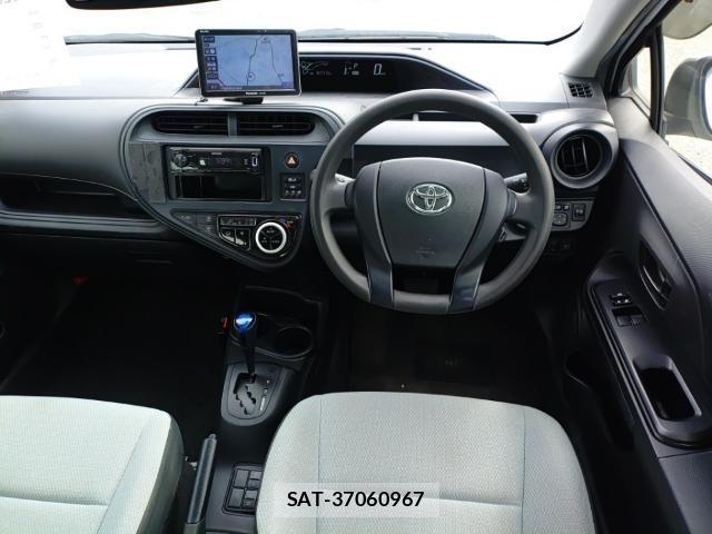 Toyota AQUA 2018-09 8647566-2