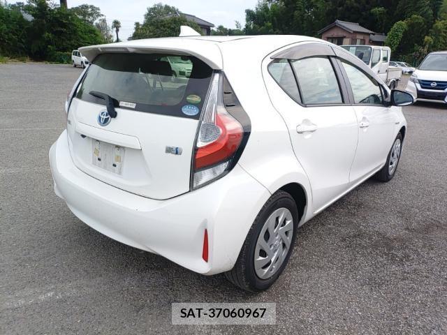 Toyota AQUA 2018-09 8647566-4