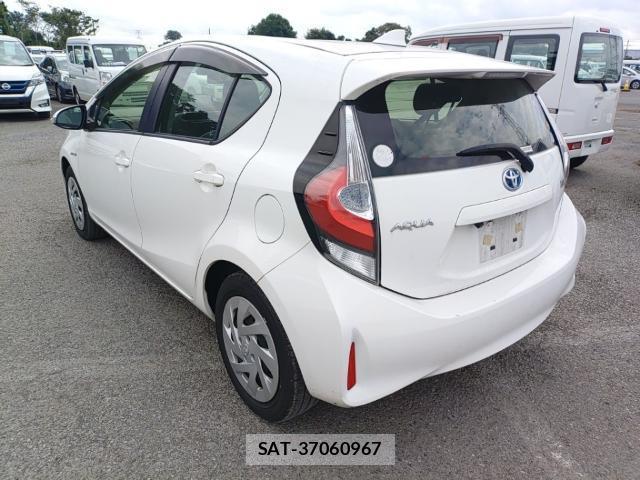 Toyota AQUA 2018-09 8647566-5