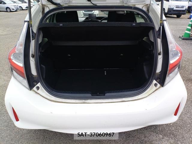 Toyota AQUA 2018-09 8647566-7