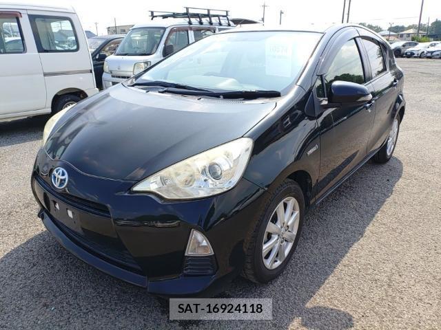 Toyota AQUA 2014-08 8647571-0