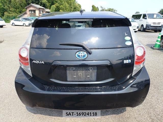 Toyota AQUA 2014-08 8647571-1