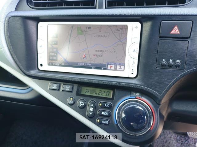 Toyota AQUA 2014-08 8647571-10