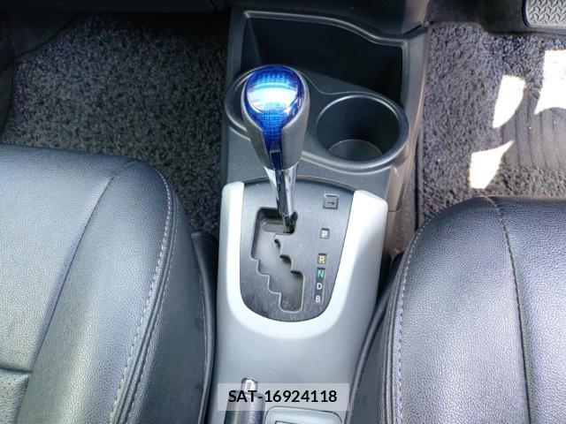 Toyota AQUA 2014-08 8647571-11