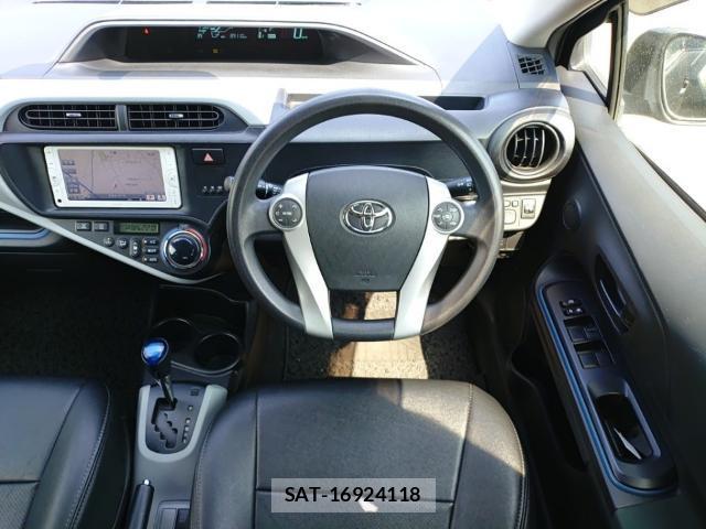 Toyota AQUA 2014-08 8647571-2