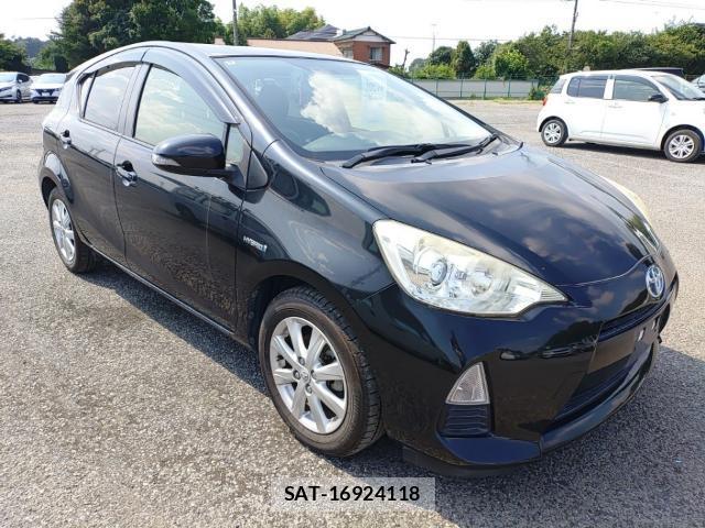 Toyota AQUA 2014-08 8647571-3