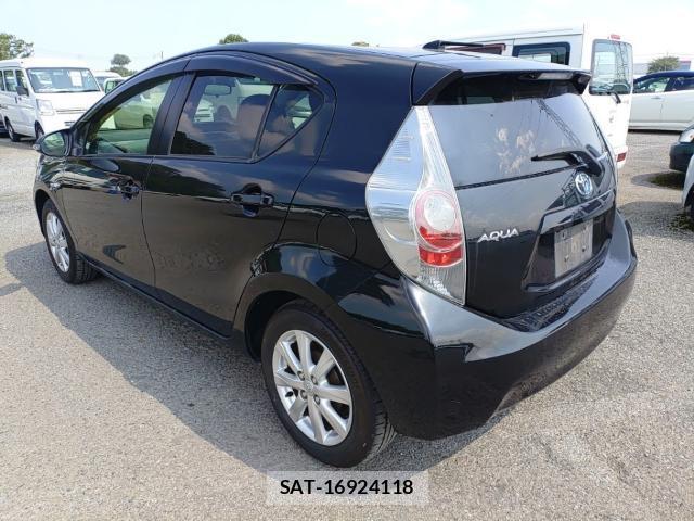 Toyota AQUA 2014-08 8647571-5