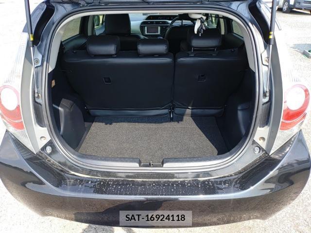 Toyota AQUA 2014-08 8647571-7