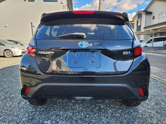Toyota AQUA 2022-03 8647633-1