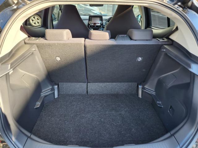 Toyota AQUA 2022-03 8647633-17