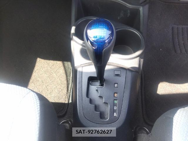Toyota AQUA 2018-05 8647663-11