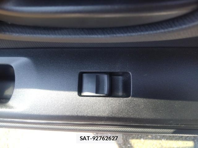 Toyota AQUA 2018-05 8647663-12