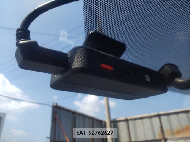 Toyota AQUA 2018-05 8647663-16