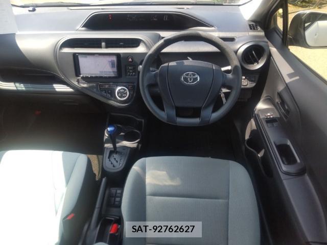 Toyota AQUA 2018-05 8647663-2