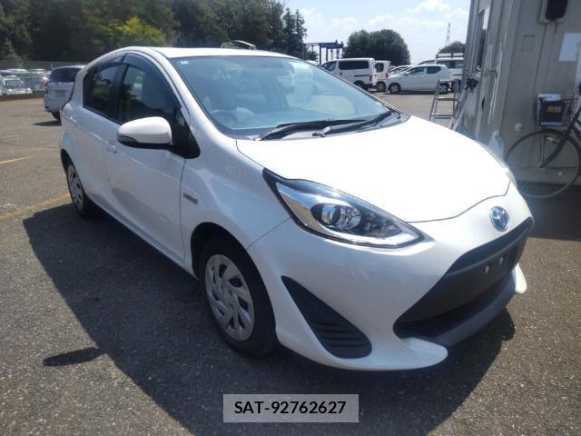Toyota AQUA 2018-05 8647663-3