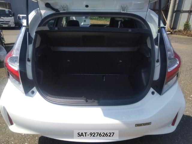 Toyota AQUA 2018-05 8647663-7