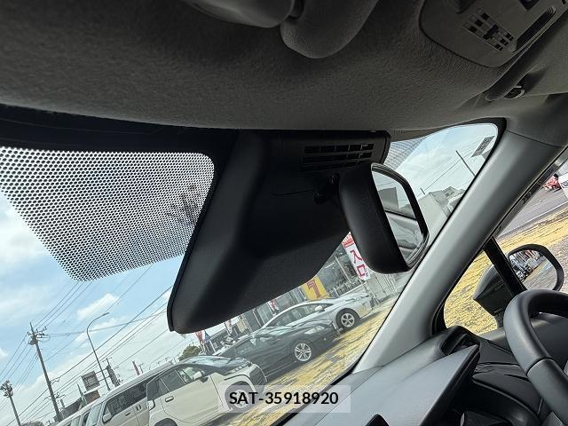 Toyota AQUA 2025-12 8647734-10