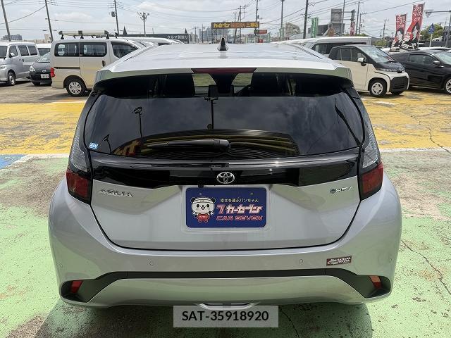 Toyota AQUA 2025-12 8647734-5
