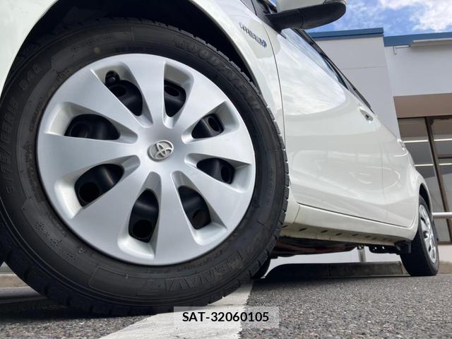 Toyota AQUA 2012-03 8647909-12