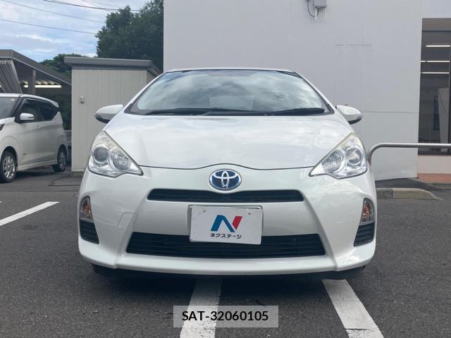 Toyota AQUA 2012-03 8647909-13