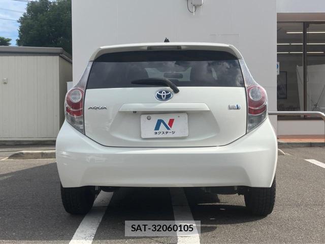 Toyota AQUA 2012-03 8647909-14