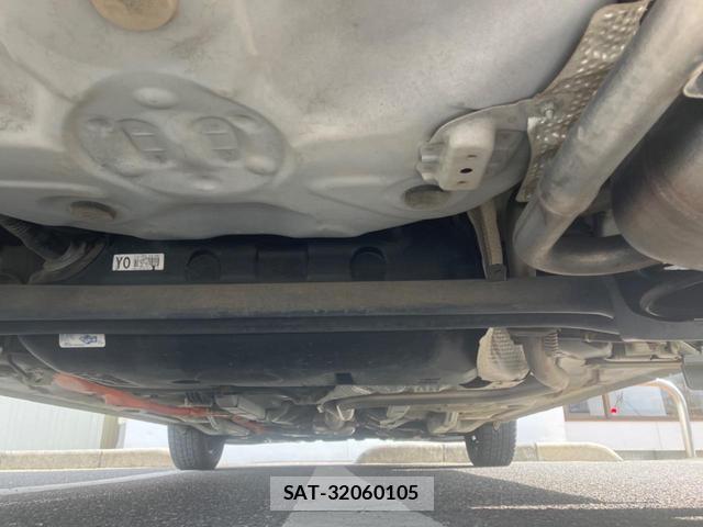 Toyota AQUA 2012-03 8647909-18
