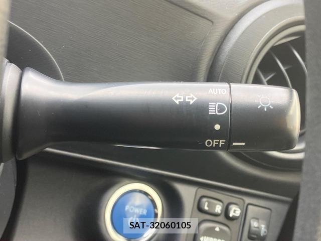 Toyota AQUA 2012-03 8647909-6