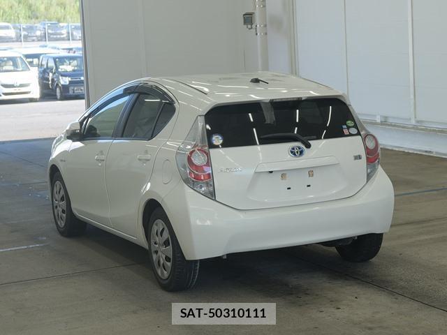 Toyota AQUA 2014-09 8648020-1