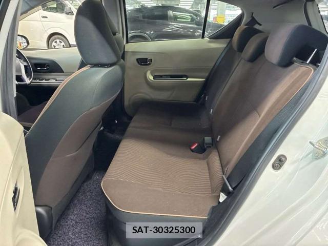 Toyota AQUA 2013-02 8648095-5