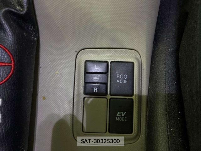Toyota AQUA 2013-02 8648095-7