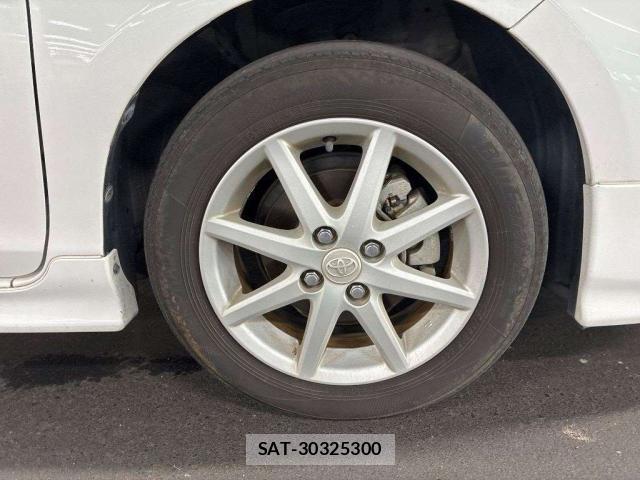 Toyota AQUA 2013-02 8648095-8