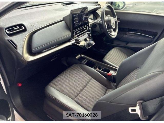 Toyota AQUA 2021-10 8648242-4