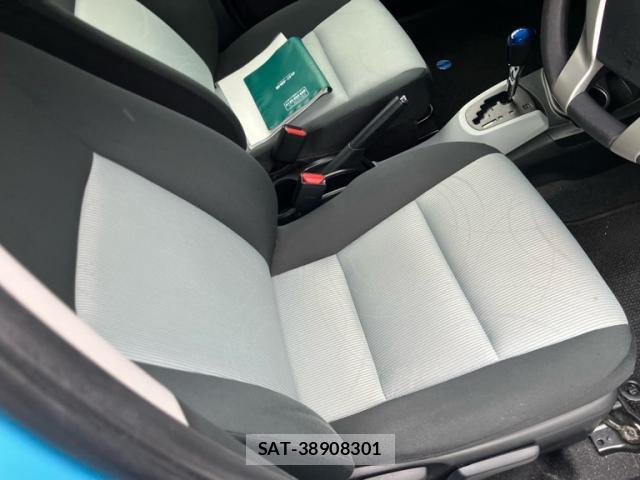 Toyota AQUA 2013-08 8648470-10