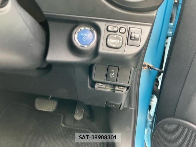 Toyota AQUA 2013-08 8648470-11